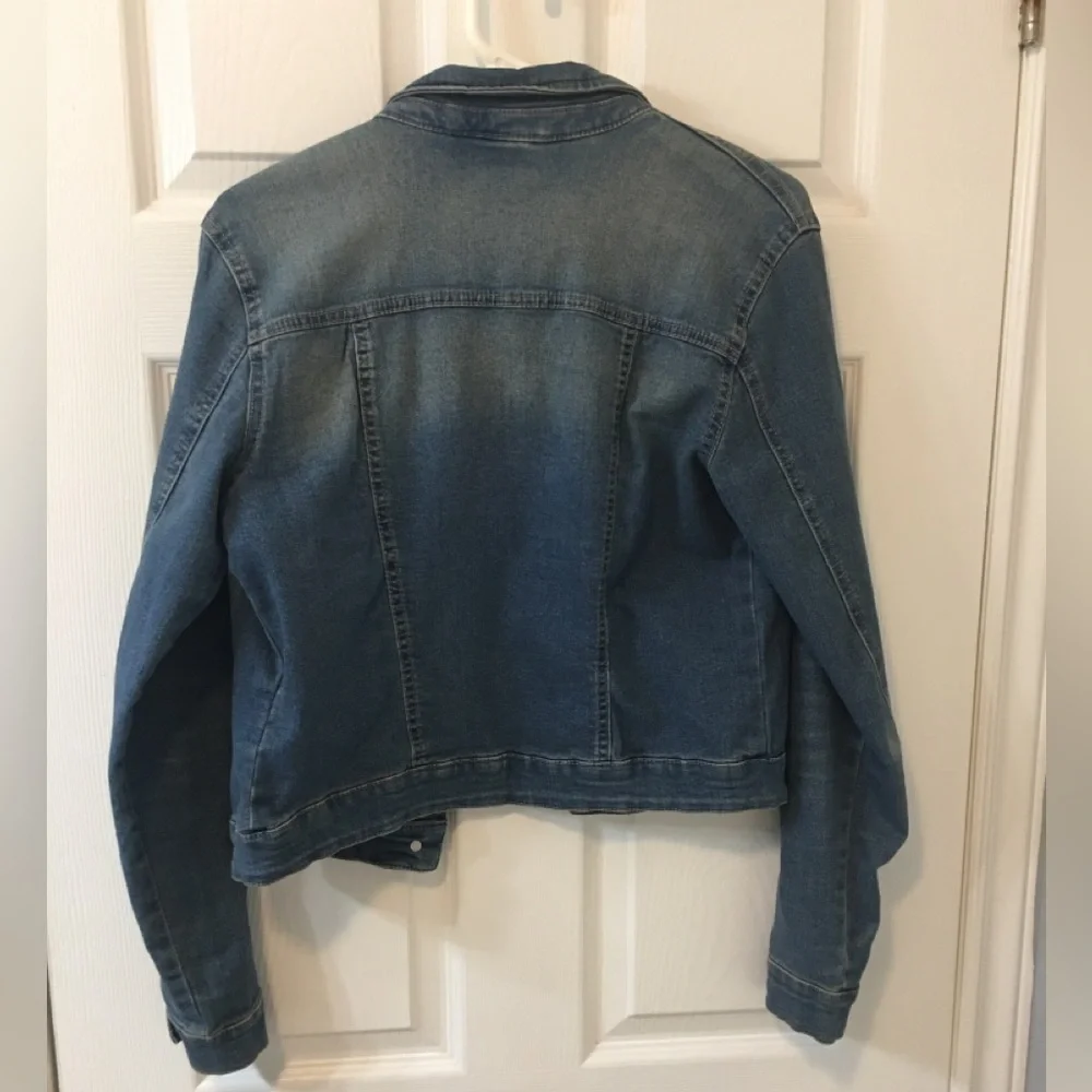 Jean Jacket - Picture 2 of 4